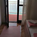 Apartment Ljiljana *